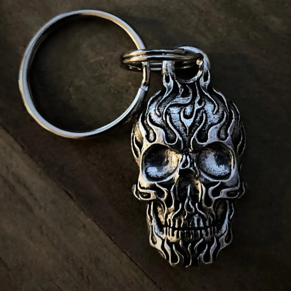 Daniel Smart Flame Skull Keychain