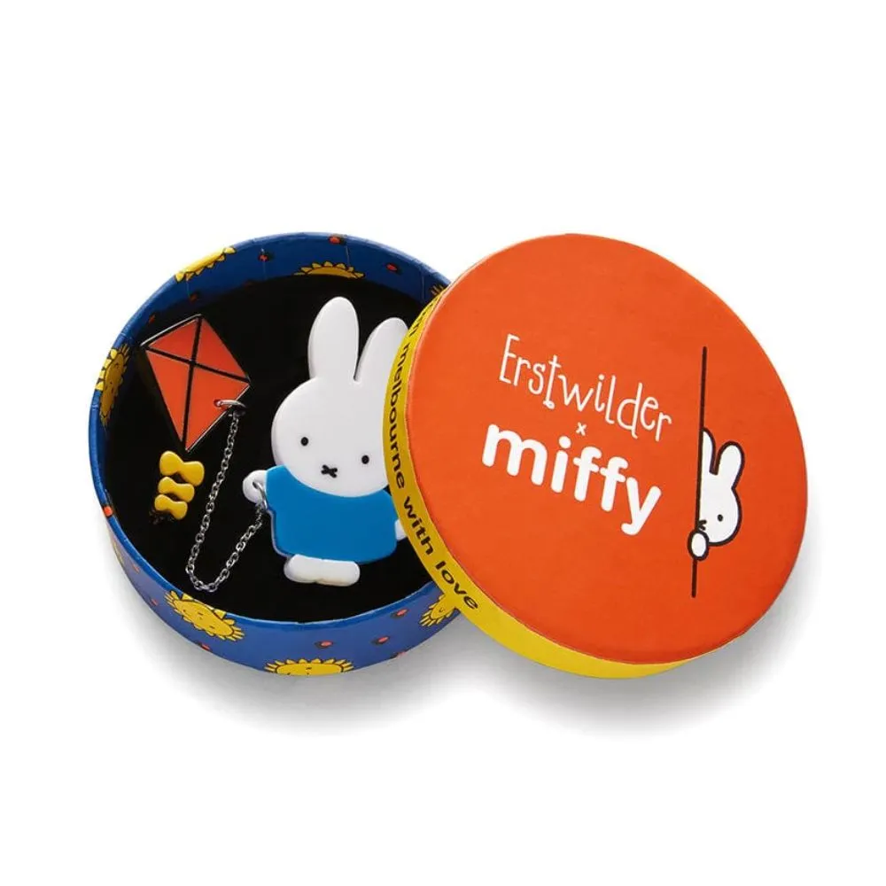 Erstwilder x miffy - Miffy flies a kite