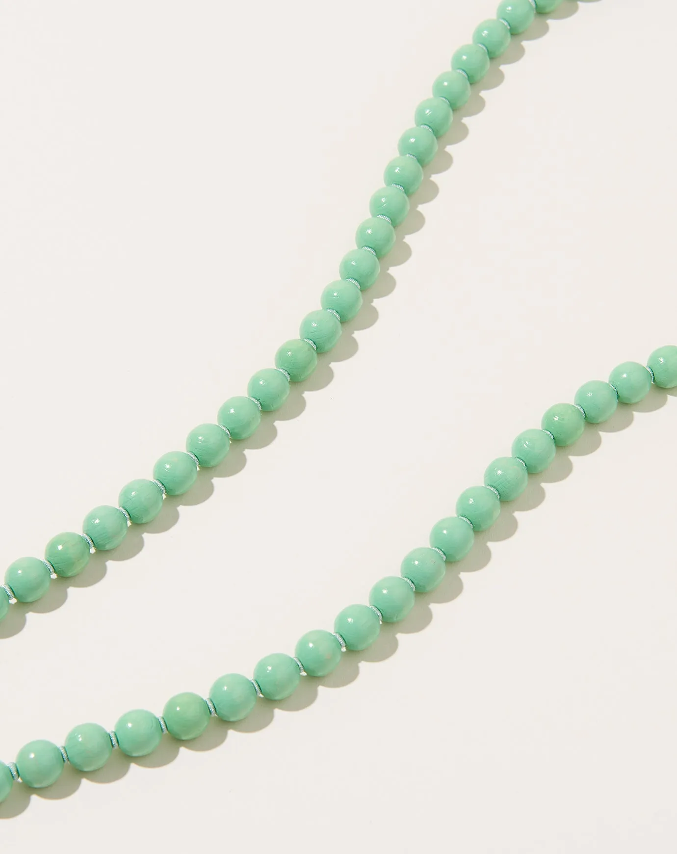 Handykette iPhone Necklace in Pastel Green on Salvia