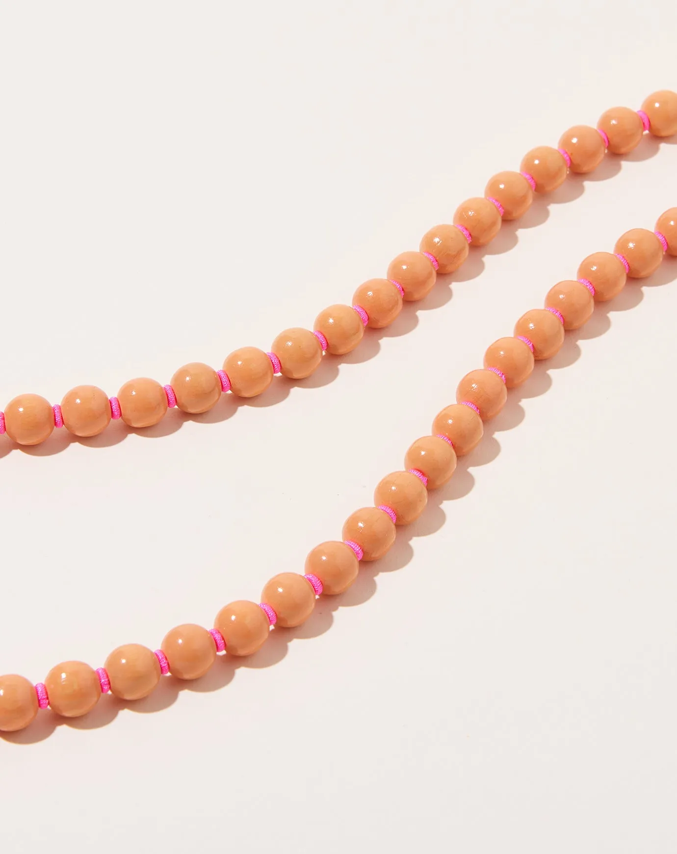 Handykette iPhone Necklace in Peach on Pink